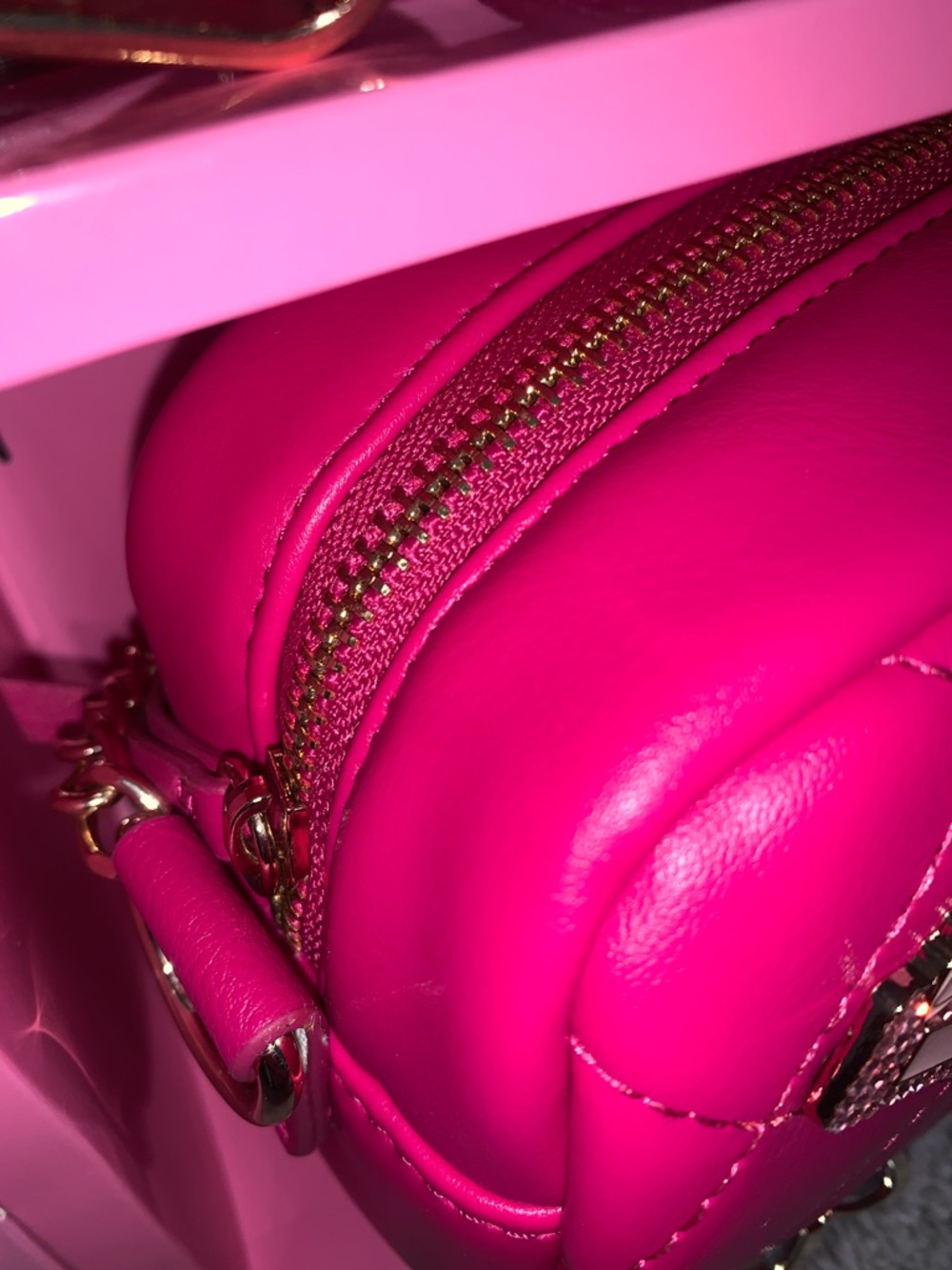 ๐- Juicy Couture PUFFY CAMERA CROSSBODY with Charm Accents AND COIN POUCH - Picture 8 of 11